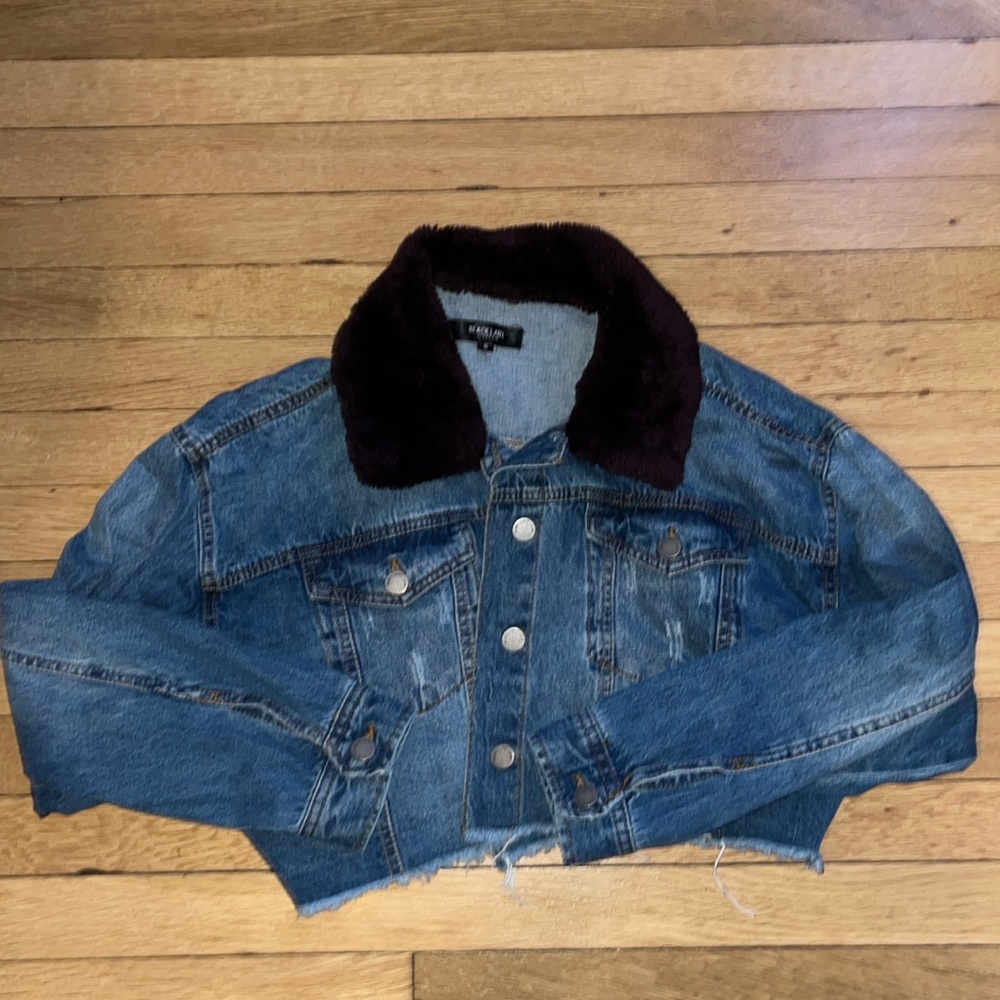Jean jacket with fur collar